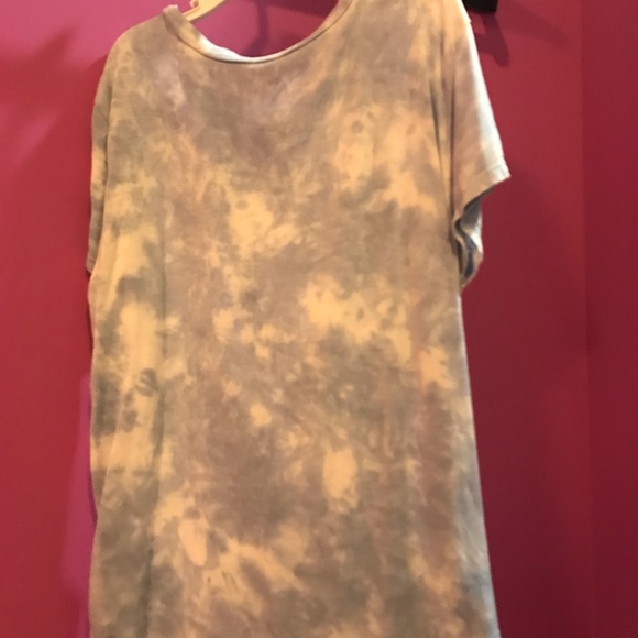 Blue and white American Eagle shirt - Picture 2 of 2